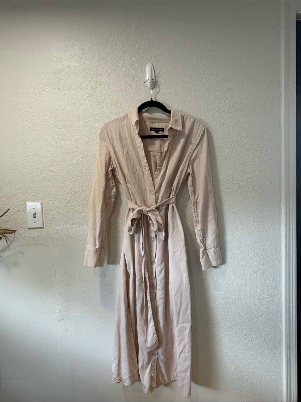 Banana Republic Cream Button-Front Tie-Waist Long Sleeve Dress